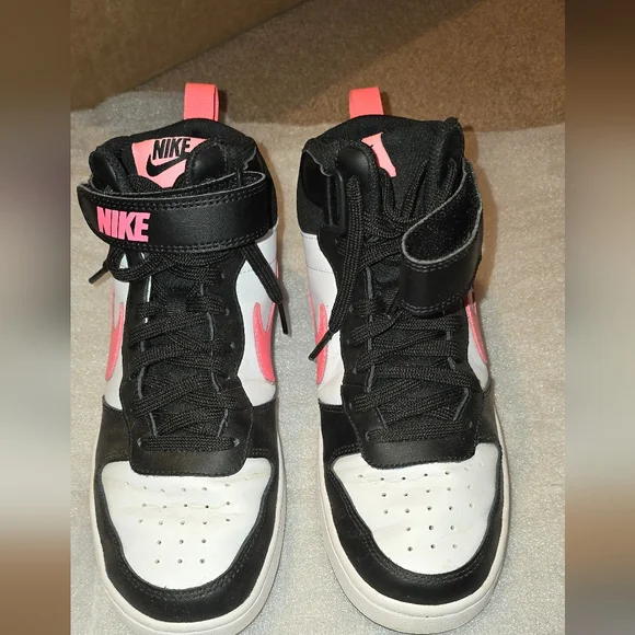 Nike Court Borough Mid, kids size 6.5y, women 8 - Picture 2 of 7